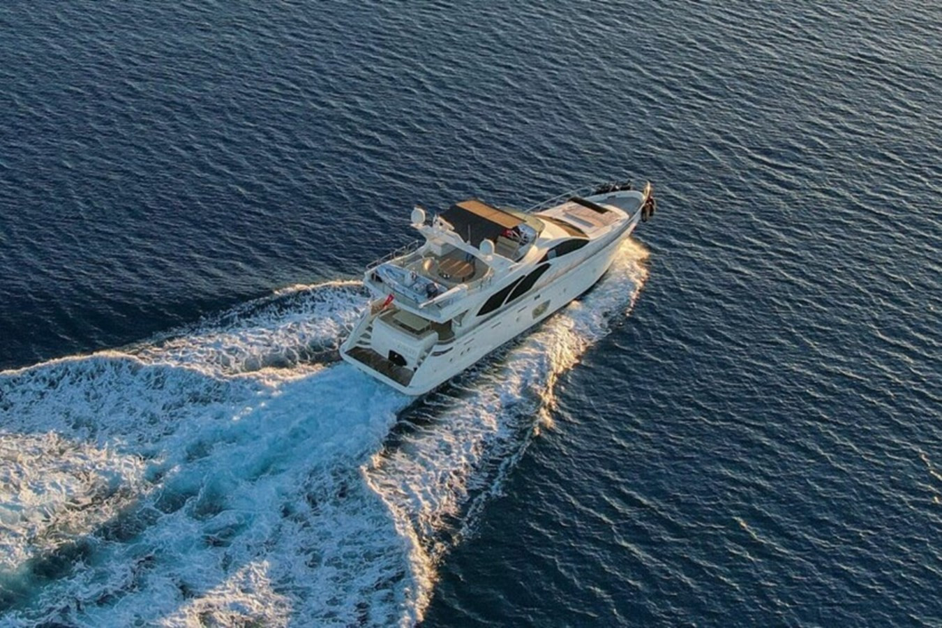 https://arconyachts.ams3.digitaloceanspaces.com/93739/conversions/large_4131044-optimize.jpg