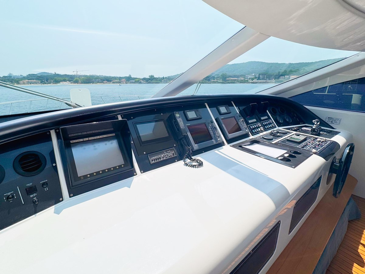 https://arconyachts.ams3.digitaloceanspaces.com/93830/conversions/large_4687940-optimize.jpg