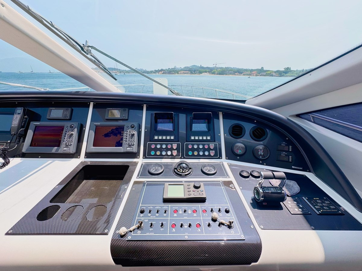 https://arconyachts.ams3.digitaloceanspaces.com/93837/conversions/large_4687942-optimize.jpg