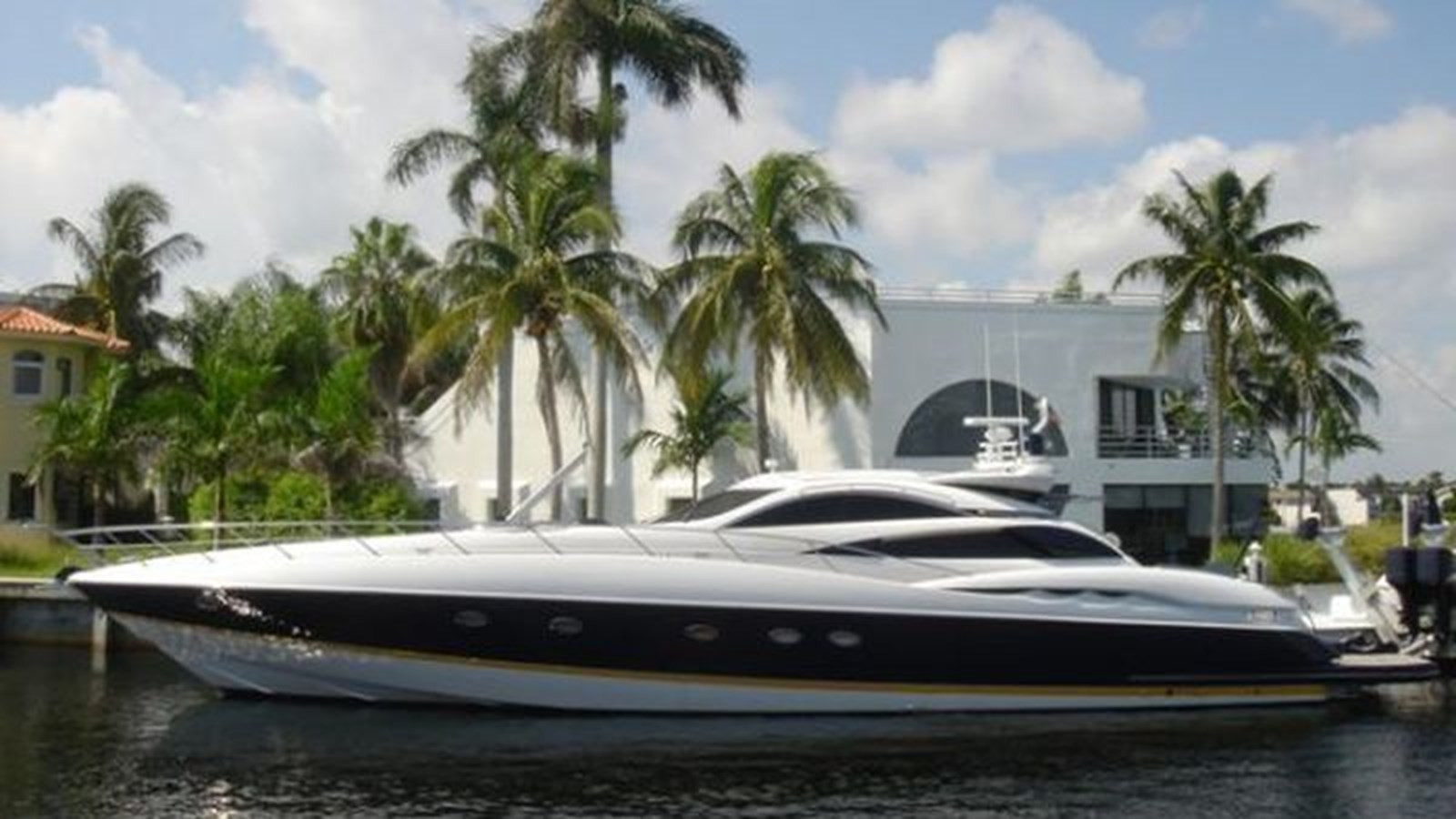 https://arconyachts.ams3.digitaloceanspaces.com/93855/conversions/large_2823784-optimize.jpg