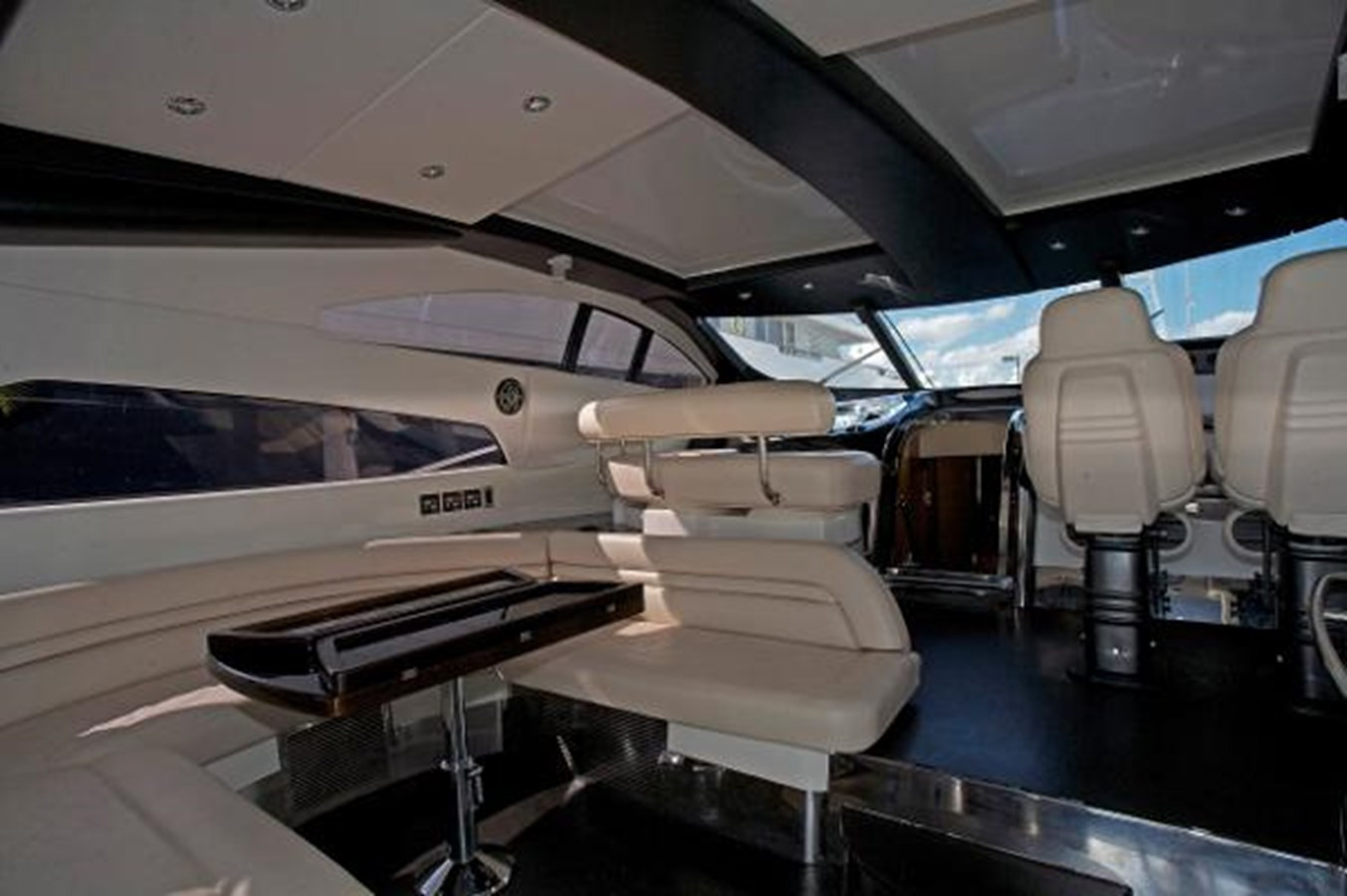 https://arconyachts.ams3.digitaloceanspaces.com/93864/conversions/large_2823787-optimize.jpg