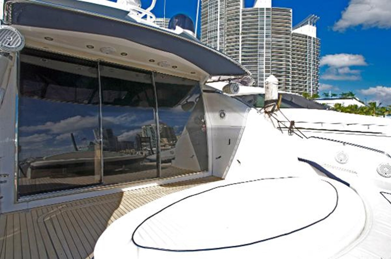 https://arconyachts.ams3.digitaloceanspaces.com/93886/conversions/large_2823794-optimize.jpg
