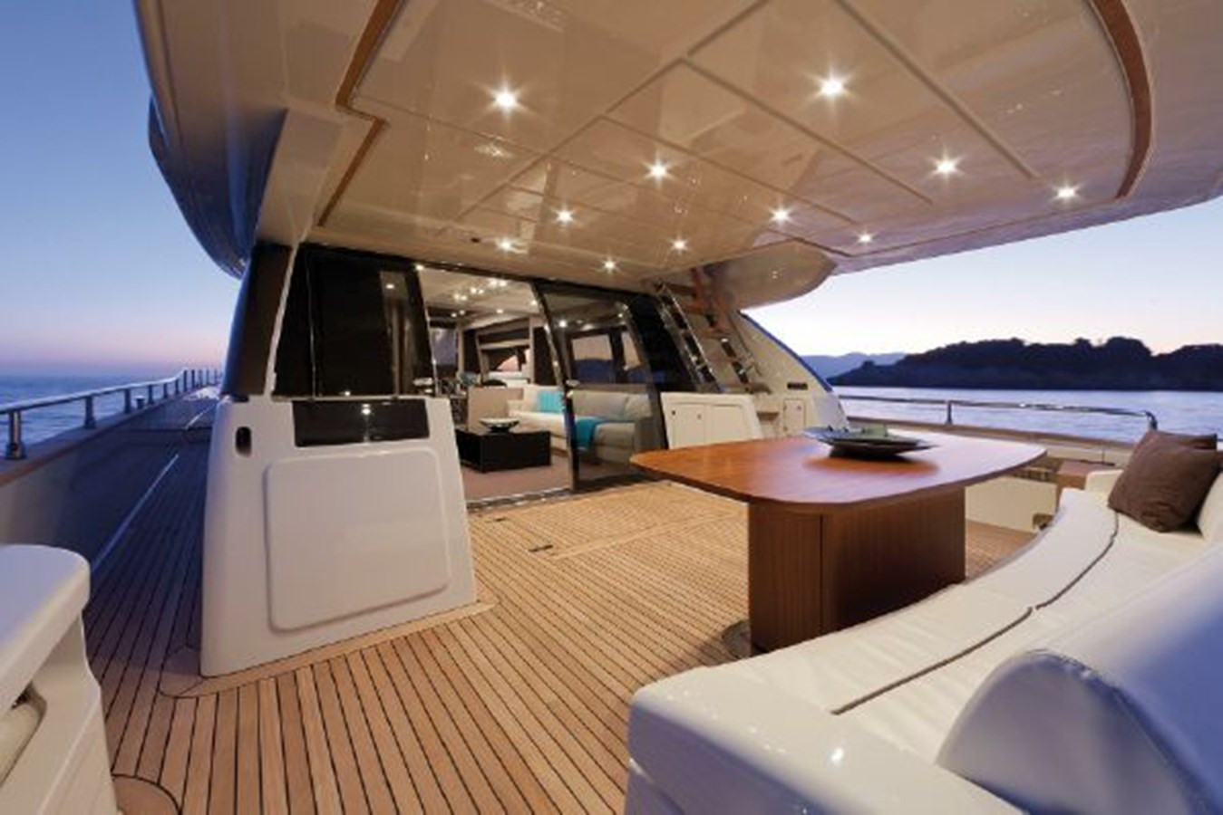 https://arconyachts.ams3.digitaloceanspaces.com/93946/conversions/large_2755116-optimize.jpg