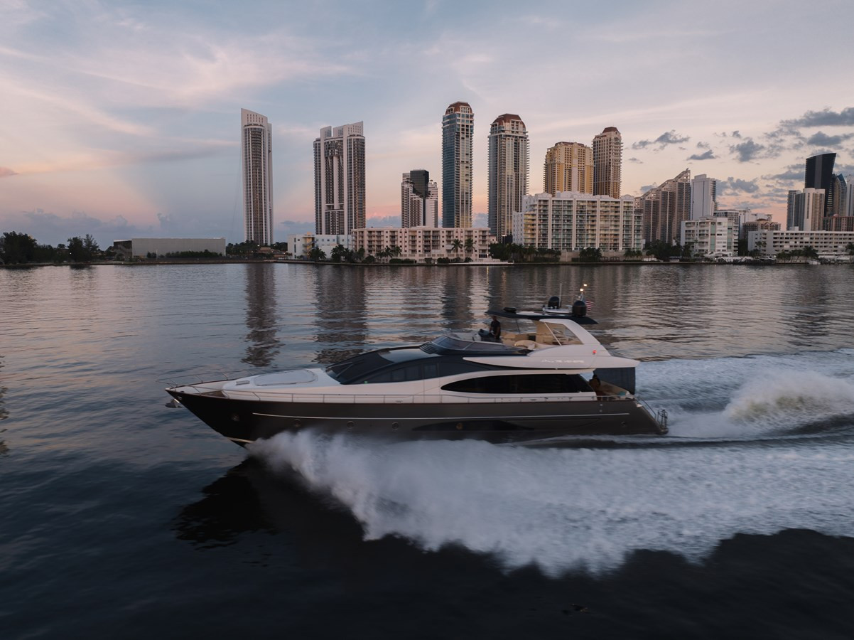 https://arconyachts.ams3.digitaloceanspaces.com/93979/conversions/large_3610704-optimize.jpg