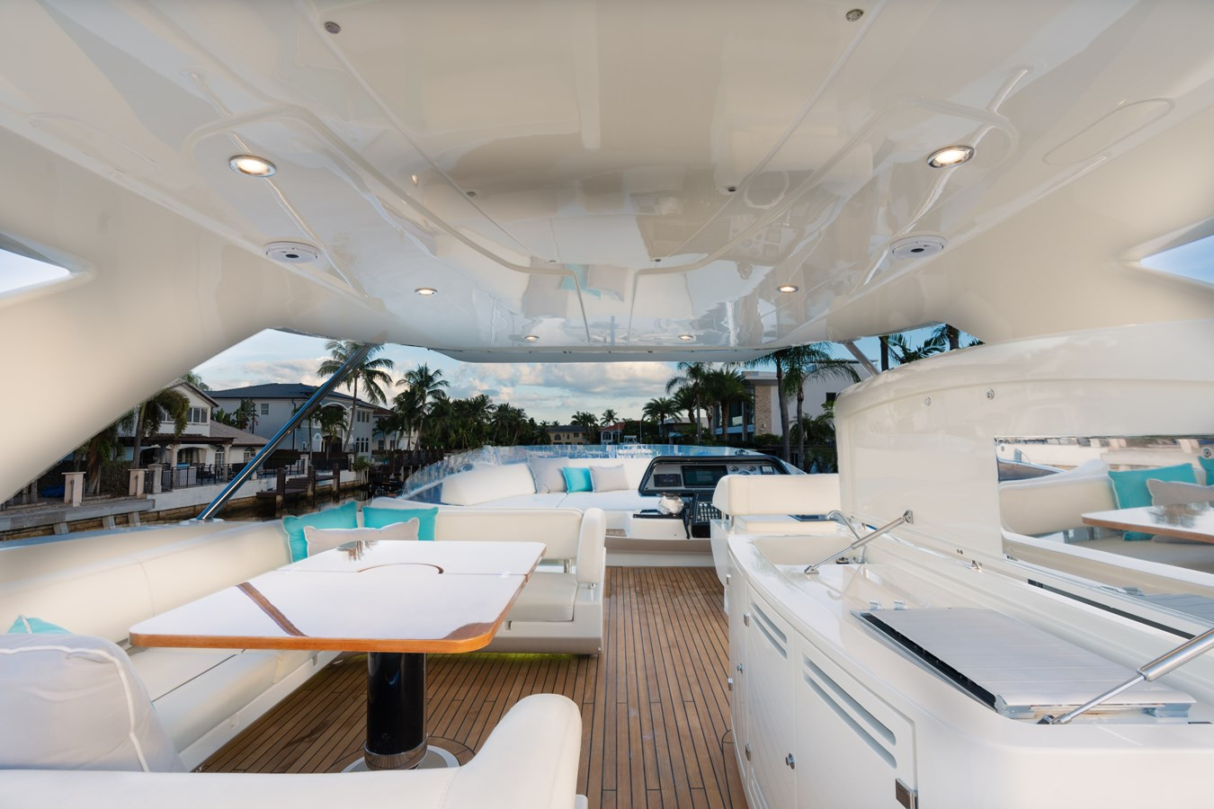 https://arconyachts.ams3.digitaloceanspaces.com/94071/conversions/large_3610735-optimize.jpg
