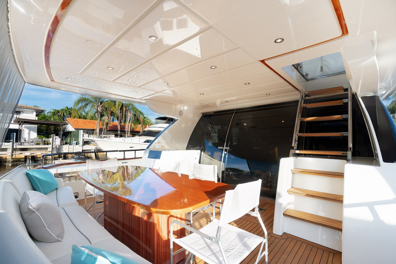 https://arconyachts.ams3.digitaloceanspaces.com/94081/conversions/large_3610738-optimize.jpg