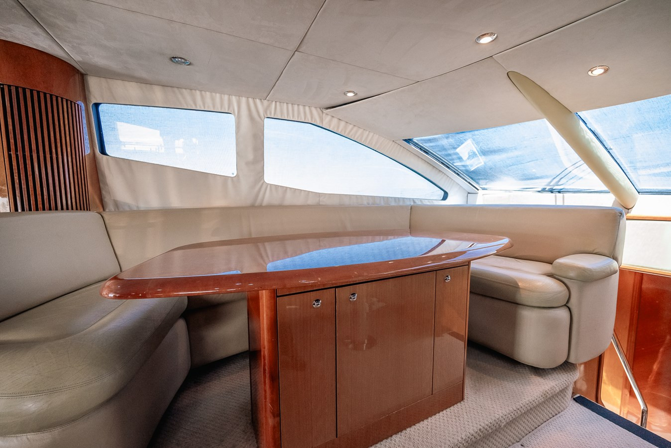https://arconyachts.ams3.digitaloceanspaces.com/94138/conversions/large_3921583-optimize.jpg