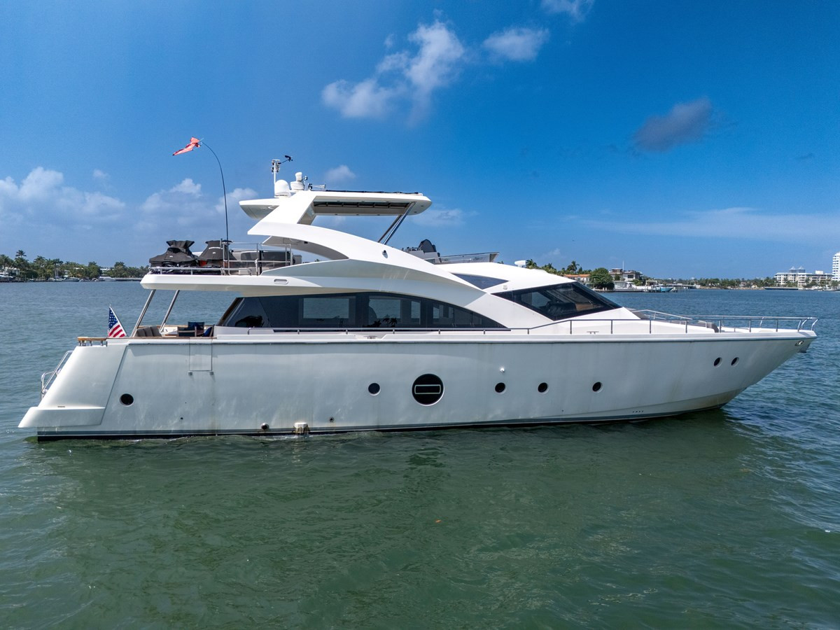 https://arconyachts.ams3.digitaloceanspaces.com/94200/conversions/large_4295776-optimize.jpg