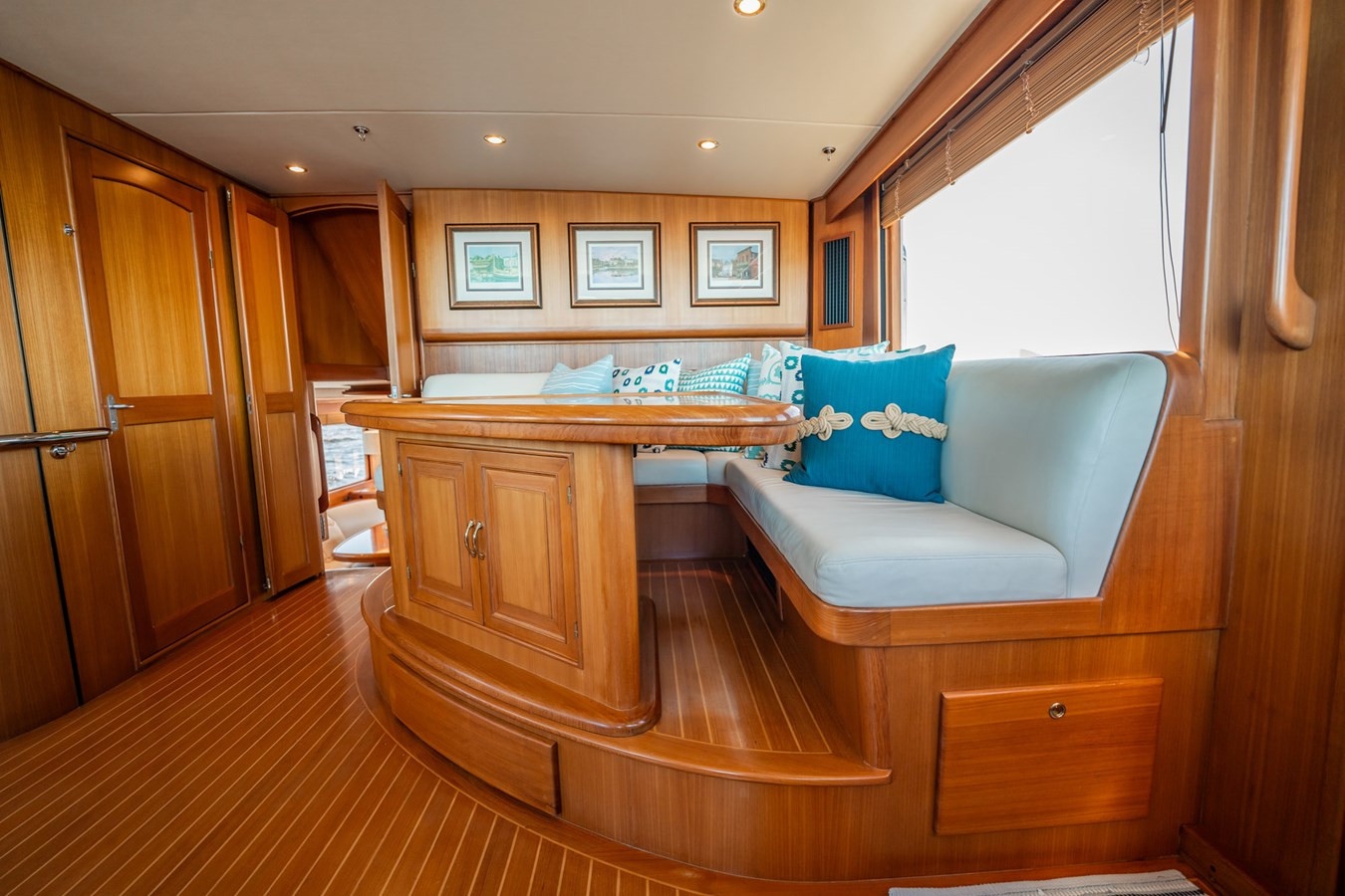 https://arconyachts.ams3.digitaloceanspaces.com/94226/conversions/large_4693564-optimize.jpg