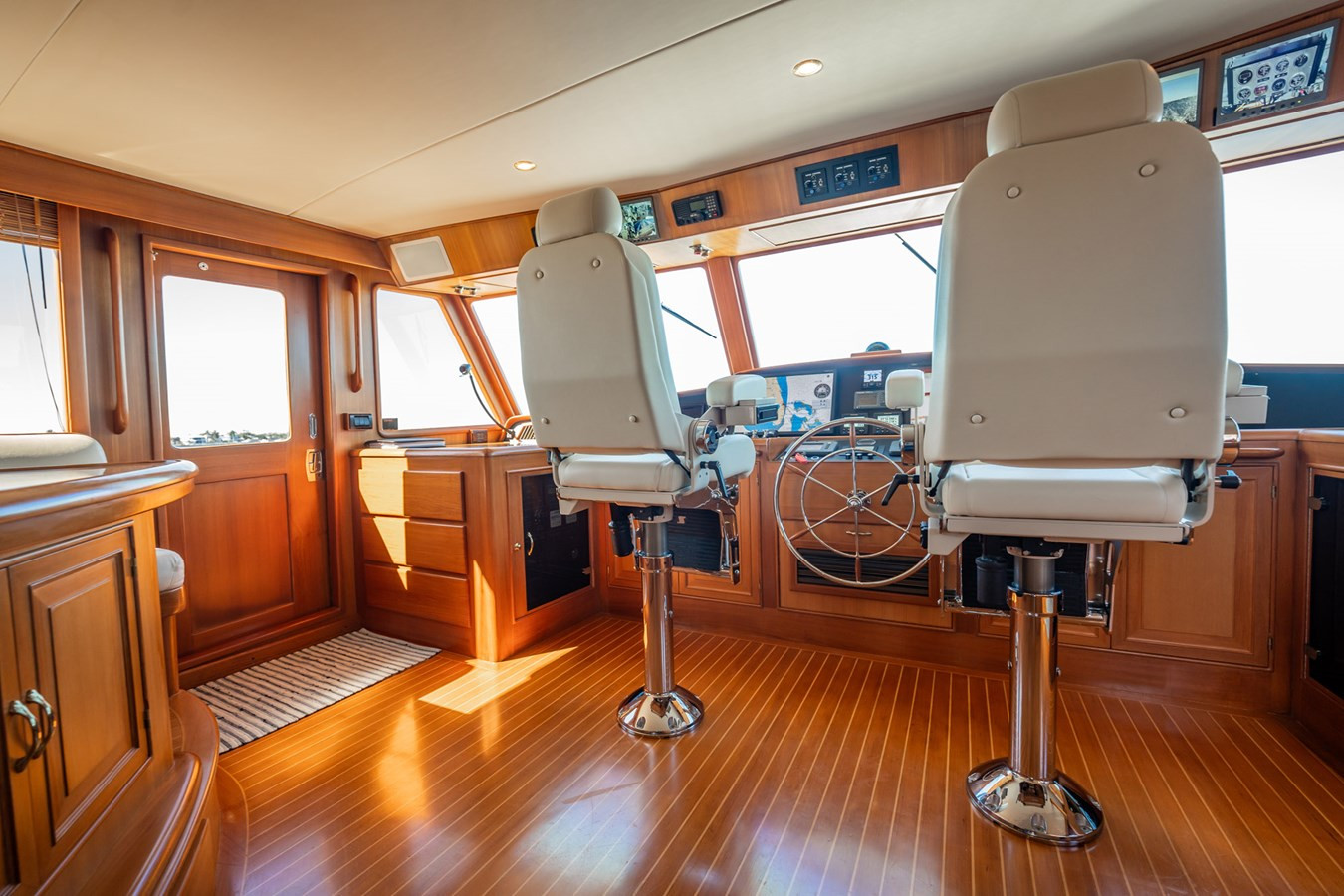 https://arconyachts.ams3.digitaloceanspaces.com/94232/conversions/large_4693566-optimize.jpg