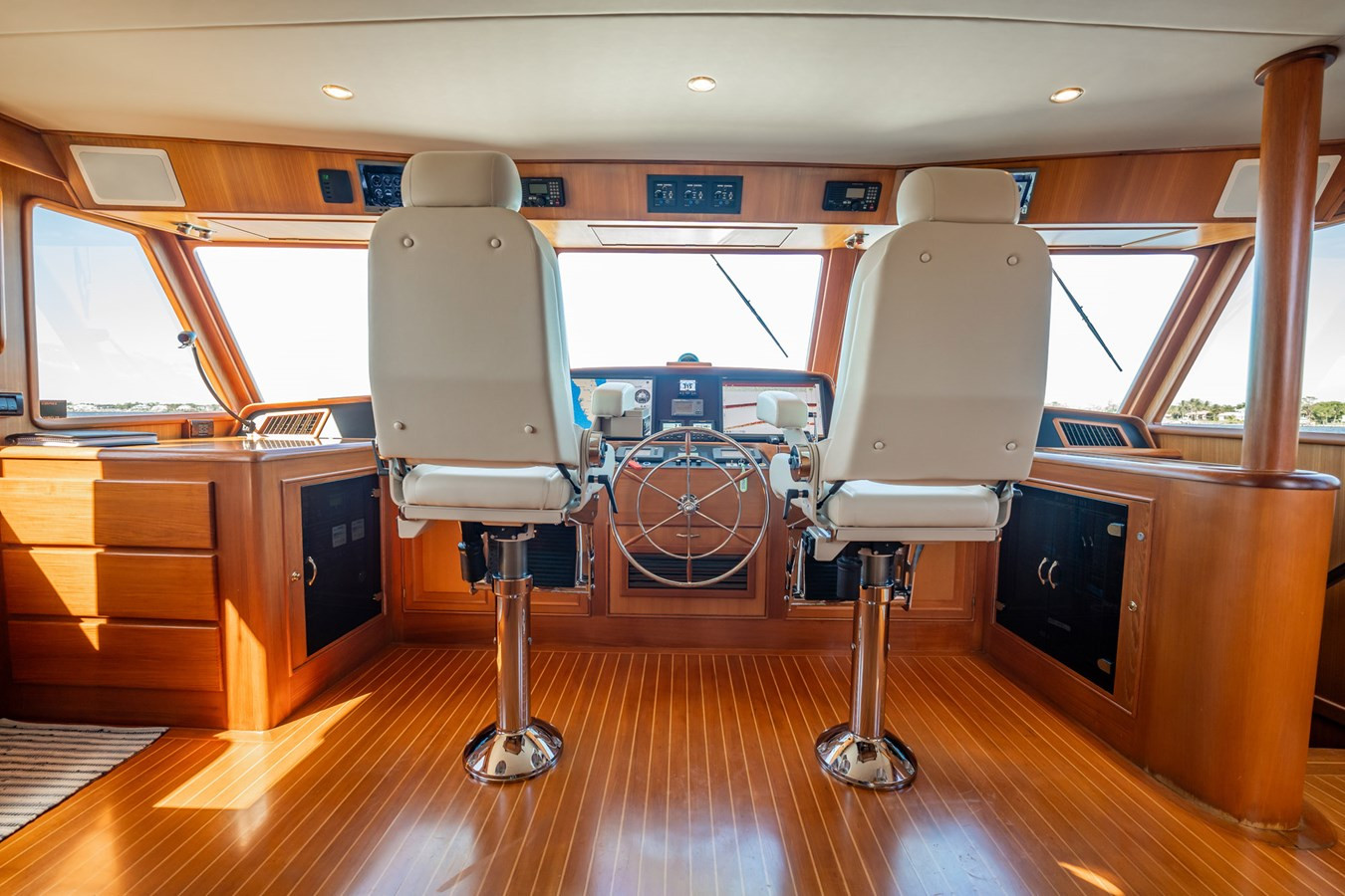 https://arconyachts.ams3.digitaloceanspaces.com/94234/conversions/large_4693567-optimize.jpg