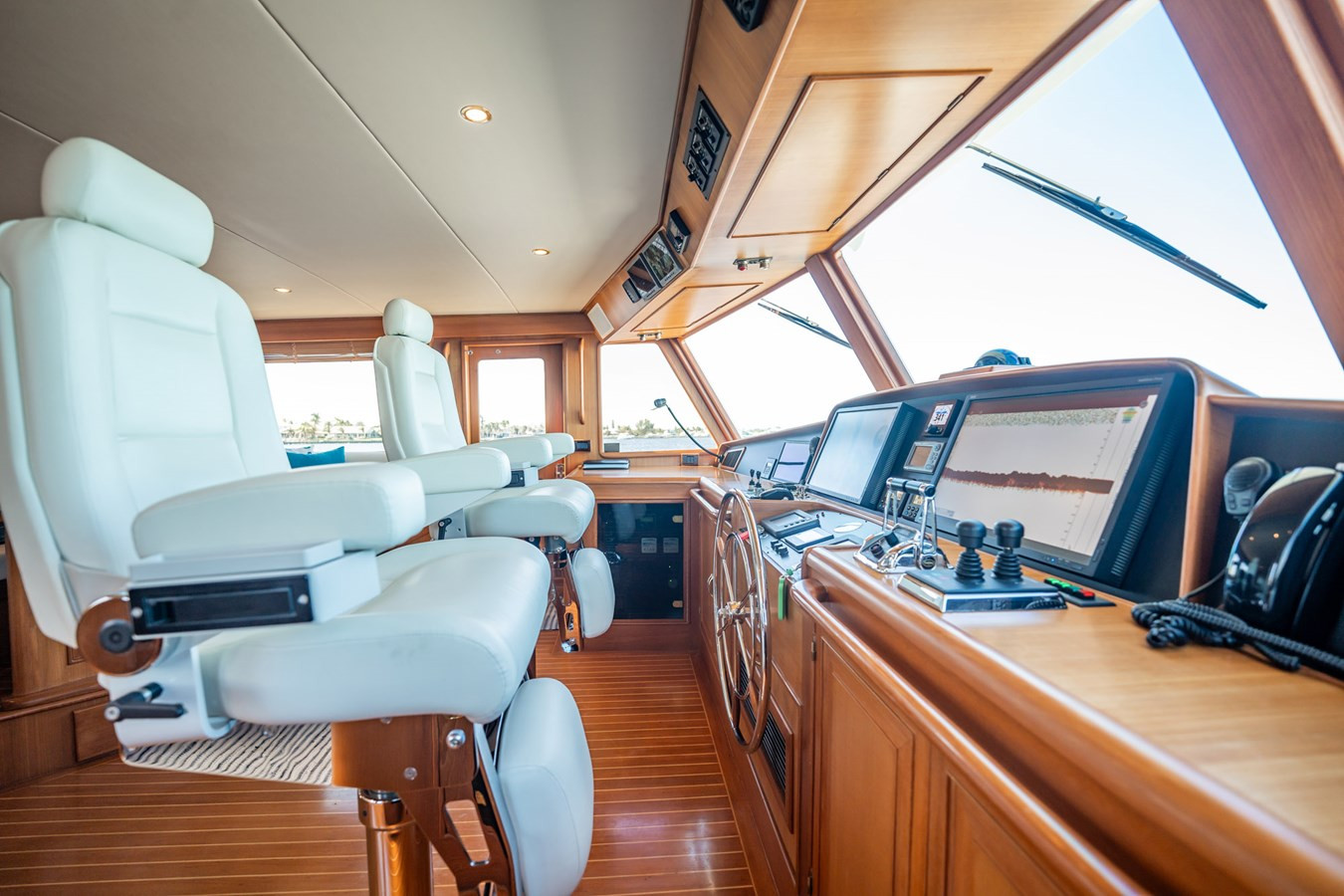 https://arconyachts.ams3.digitaloceanspaces.com/94256/conversions/large_4693575-optimize.jpg