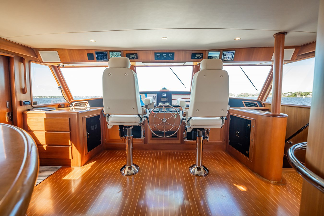 https://arconyachts.ams3.digitaloceanspaces.com/94259/conversions/large_4693576-optimize.jpg