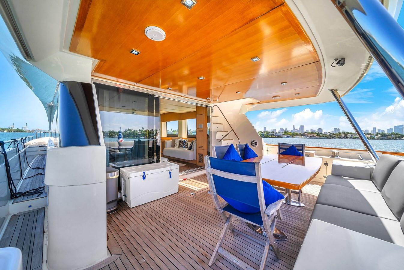 https://arconyachts.ams3.digitaloceanspaces.com/94269/conversions/large_4295801-optimize.jpg