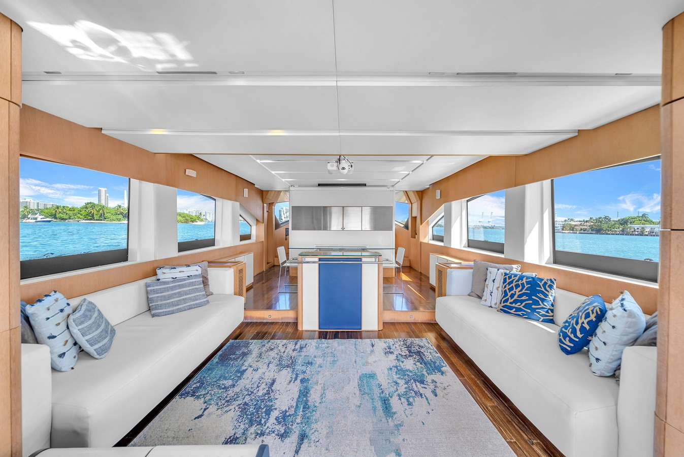 https://arconyachts.ams3.digitaloceanspaces.com/94283/conversions/large_4295806-optimize.jpg