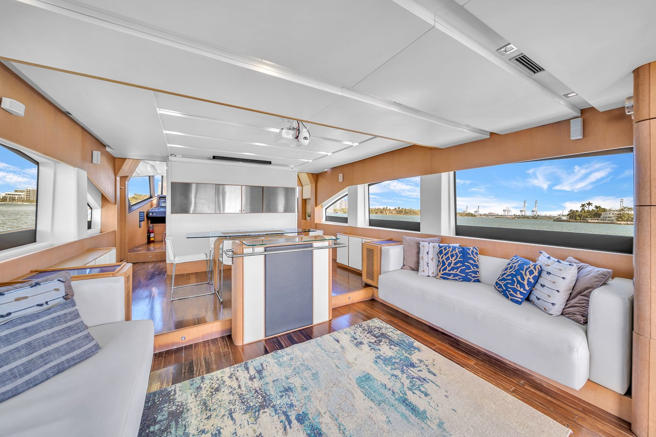 https://arconyachts.ams3.digitaloceanspaces.com/94285/conversions/large_4295807-optimize.jpg