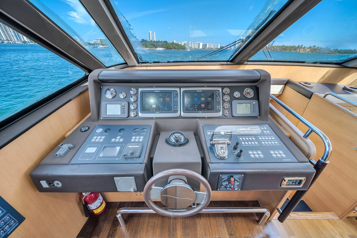 https://arconyachts.ams3.digitaloceanspaces.com/94324/conversions/large_4295822-optimize.jpg