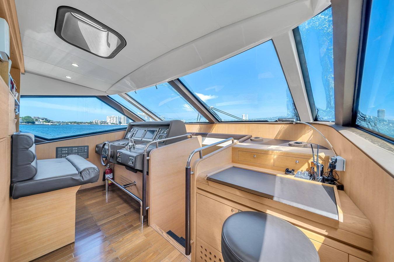 https://arconyachts.ams3.digitaloceanspaces.com/94328/conversions/large_4295824-optimize.jpg