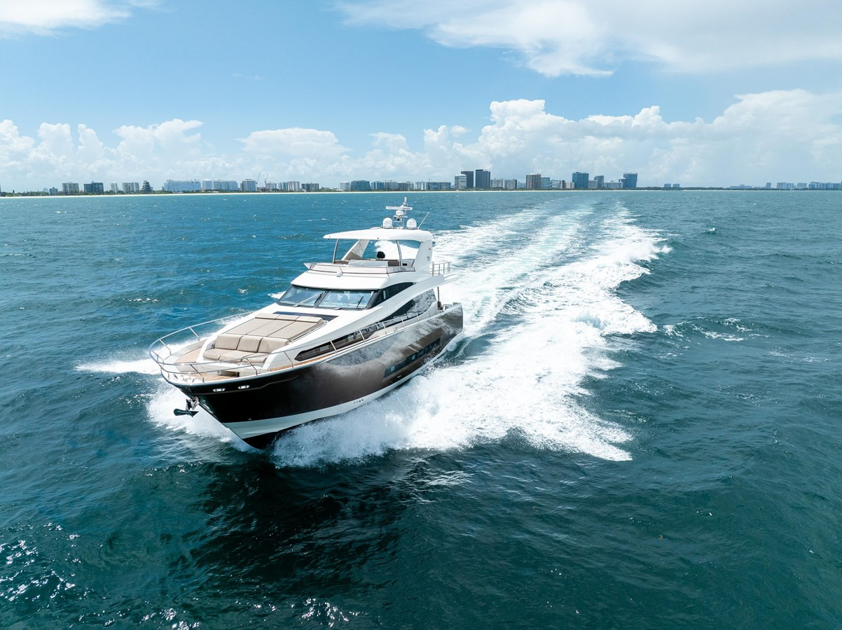 https://arconyachts.ams3.digitaloceanspaces.com/94333/conversions/large_4379295-optimize.jpg