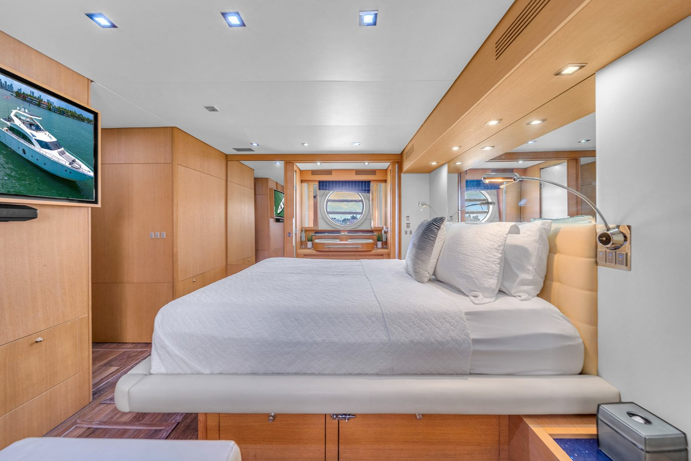 https://arconyachts.ams3.digitaloceanspaces.com/94369/conversions/large_4295840-optimize.jpg