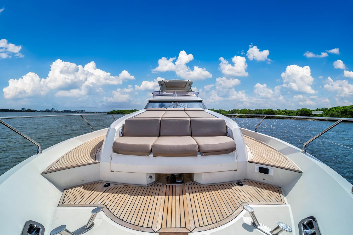 https://arconyachts.ams3.digitaloceanspaces.com/94383/conversions/large_4379314-optimize.jpg