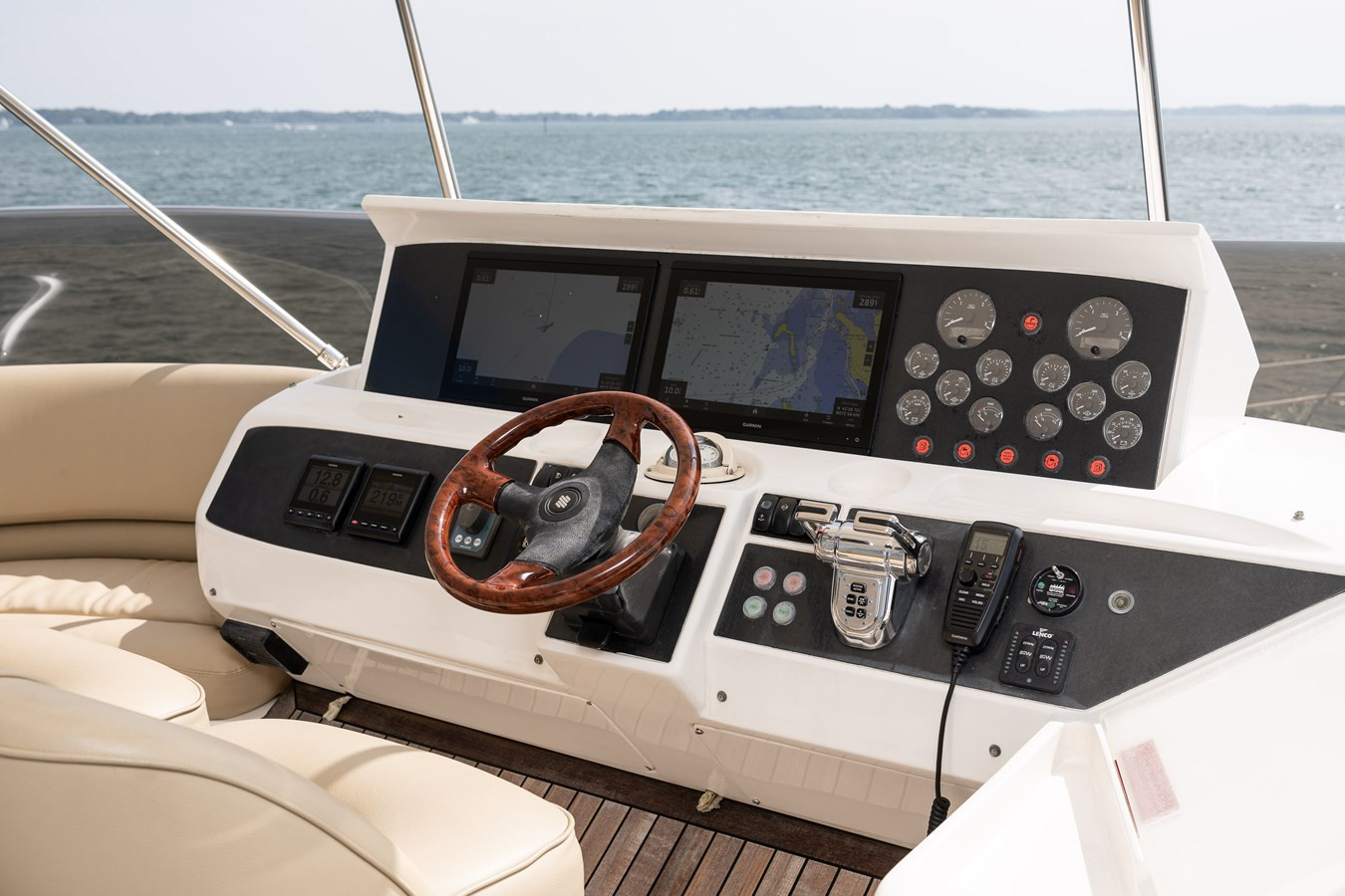 https://arconyachts.ams3.digitaloceanspaces.com/94387/conversions/large_4813113-optimize.jpg