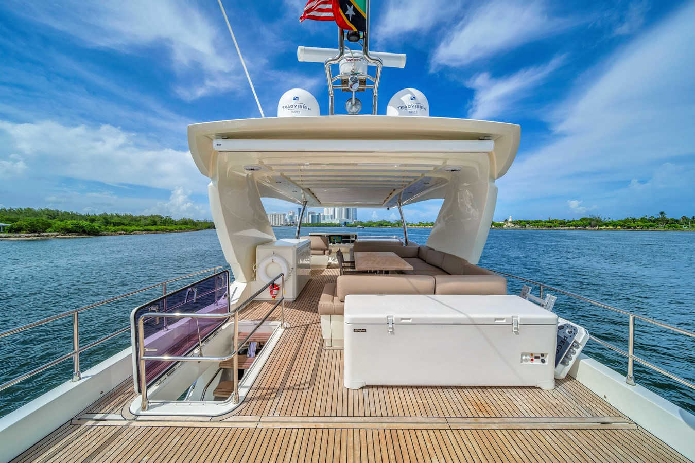 https://arconyachts.ams3.digitaloceanspaces.com/94391/conversions/large_4379317-optimize.jpg