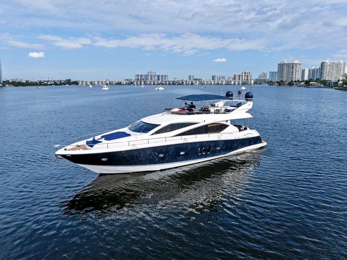 https://arconyachts.ams3.digitaloceanspaces.com/94396/conversions/large_4397515-optimize.jpg