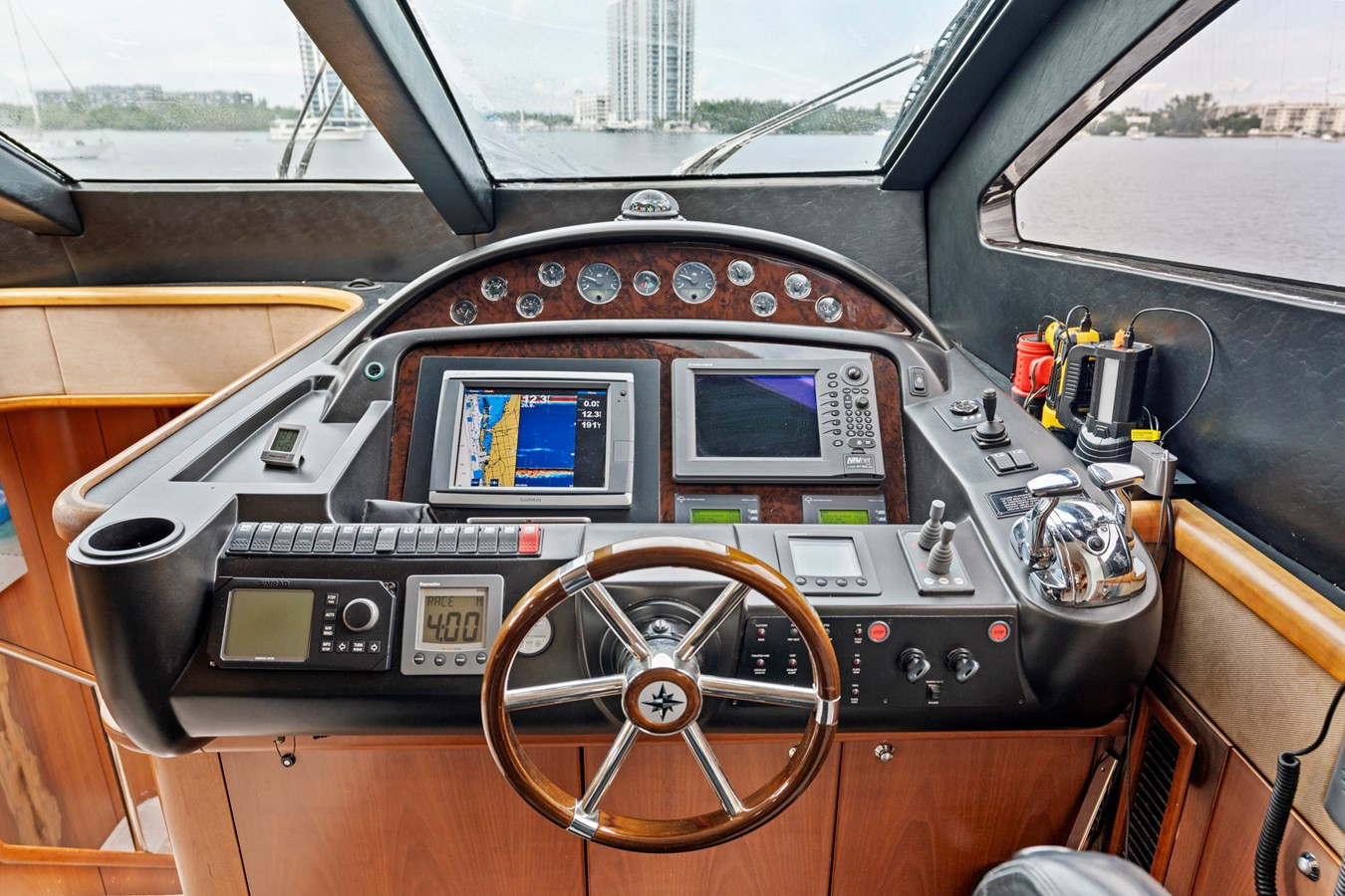 https://arconyachts.ams3.digitaloceanspaces.com/94425/conversions/large_4397525-optimize.jpg