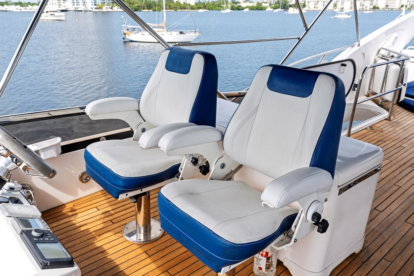 https://arconyachts.ams3.digitaloceanspaces.com/94458/conversions/large_4397536-optimize.jpg
