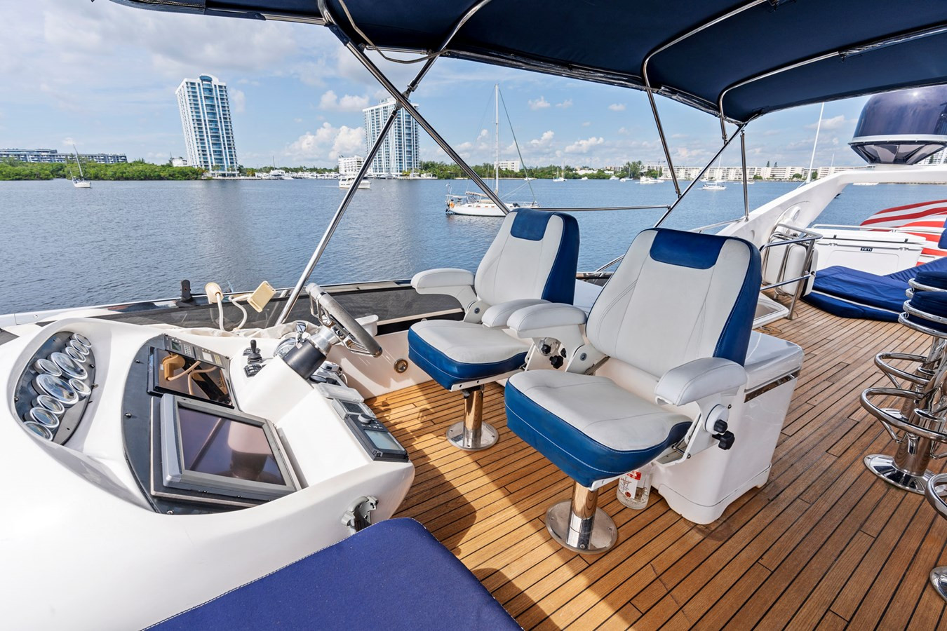 https://arconyachts.ams3.digitaloceanspaces.com/94461/conversions/large_4397537-optimize.jpg