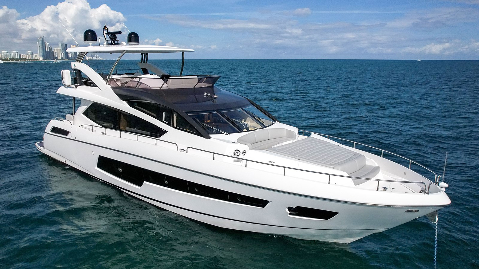 https://arconyachts.ams3.digitaloceanspaces.com/94579/conversions/large_4718141-optimize.jpg