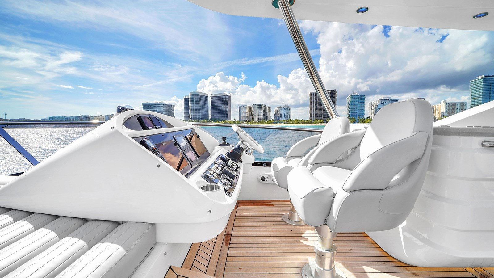 https://arconyachts.ams3.digitaloceanspaces.com/94615/conversions/large_4718153-optimize.jpg