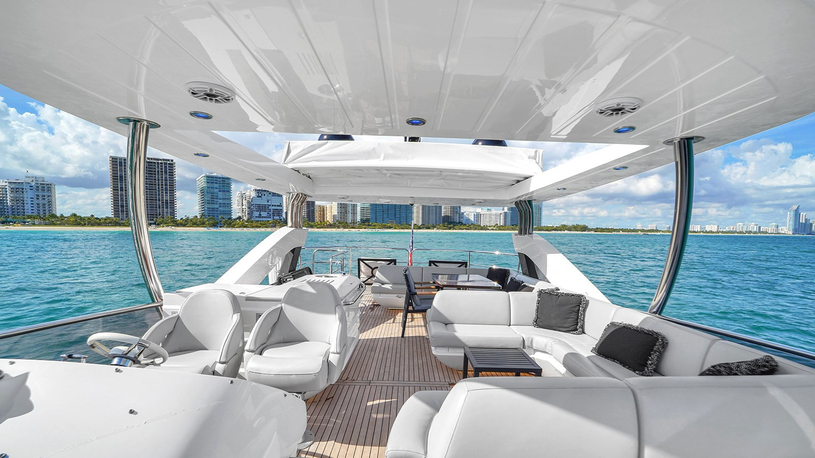 https://arconyachts.ams3.digitaloceanspaces.com/94617/conversions/large_4718154-optimize.jpg