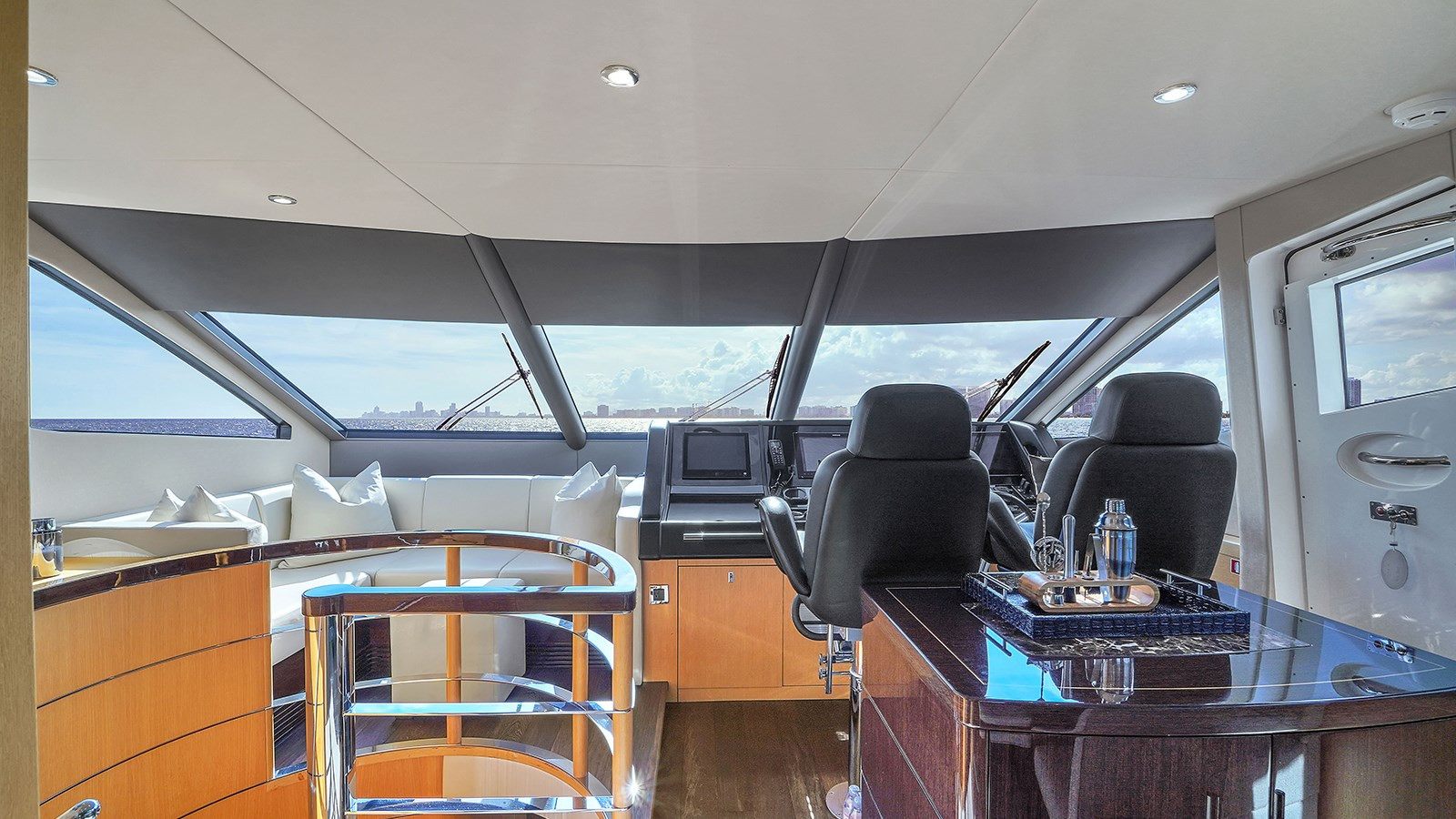 https://arconyachts.ams3.digitaloceanspaces.com/94650/conversions/large_4718165-optimize.jpg