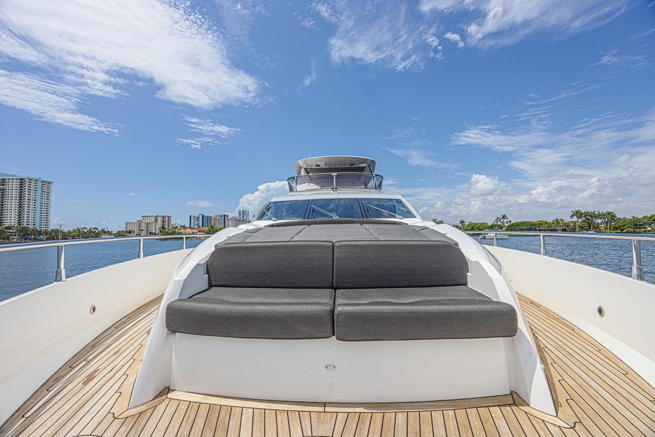 https://arconyachts.ams3.digitaloceanspaces.com/94664/conversions/large_4730280-optimize.jpg