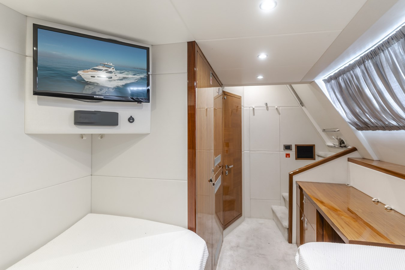 https://arconyachts.ams3.digitaloceanspaces.com/94704/conversions/large_4633520-optimize.jpg