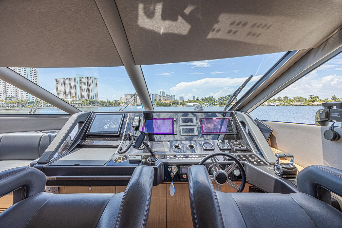 https://arconyachts.ams3.digitaloceanspaces.com/94733/conversions/large_4730304-optimize.jpg