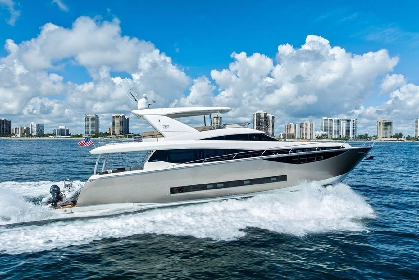 https://arconyachts.ams3.digitaloceanspaces.com/94734/conversions/large_4818488-optimize.jpg