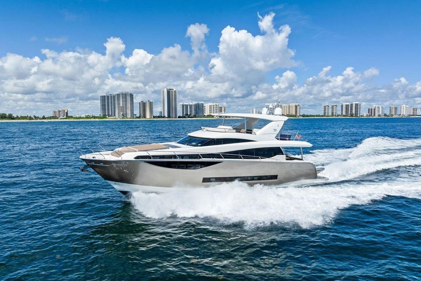 https://arconyachts.ams3.digitaloceanspaces.com/94750/conversions/large_4818493-optimize.jpg