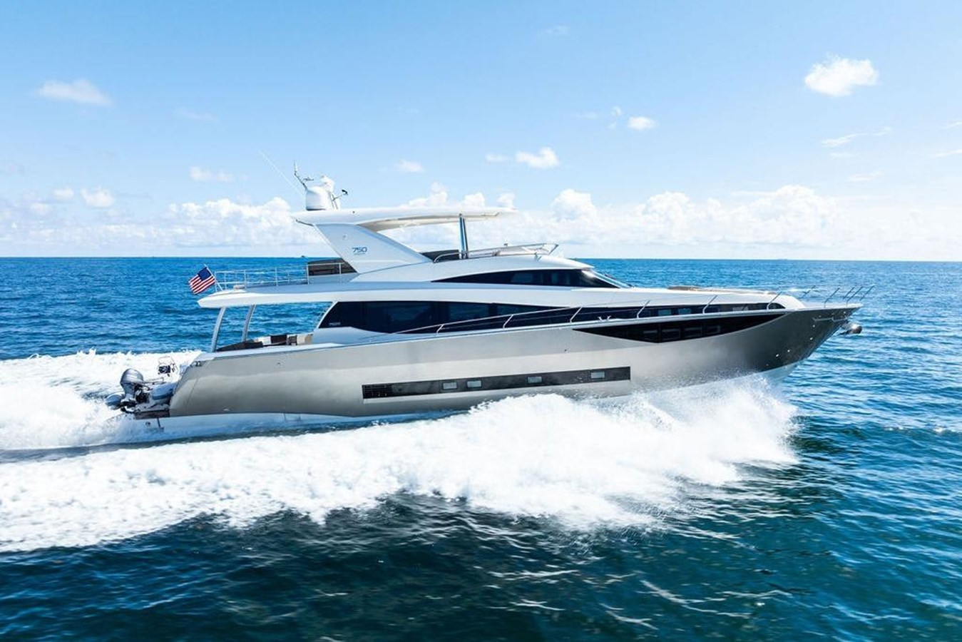 https://arconyachts.ams3.digitaloceanspaces.com/94754/conversions/large_4818494-optimize.jpg
