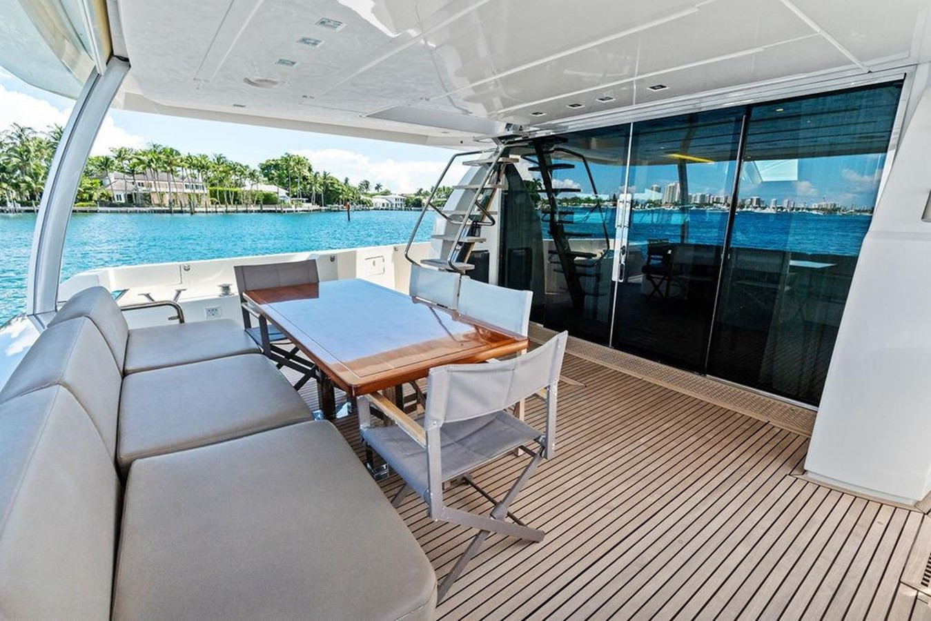 https://arconyachts.ams3.digitaloceanspaces.com/94782/conversions/large_4818503-optimize.jpg