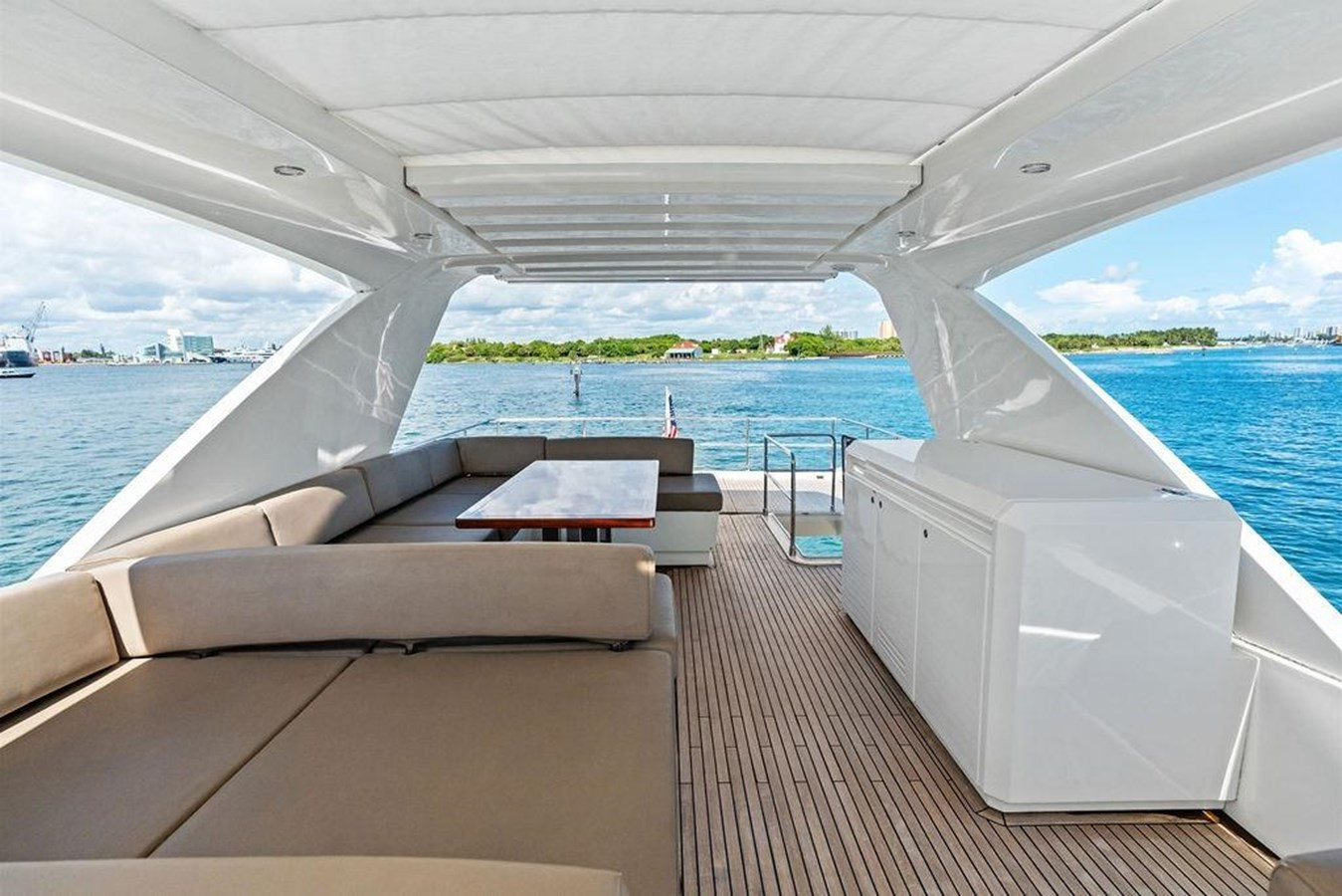 https://arconyachts.ams3.digitaloceanspaces.com/94791/conversions/large_4818506-optimize.jpg