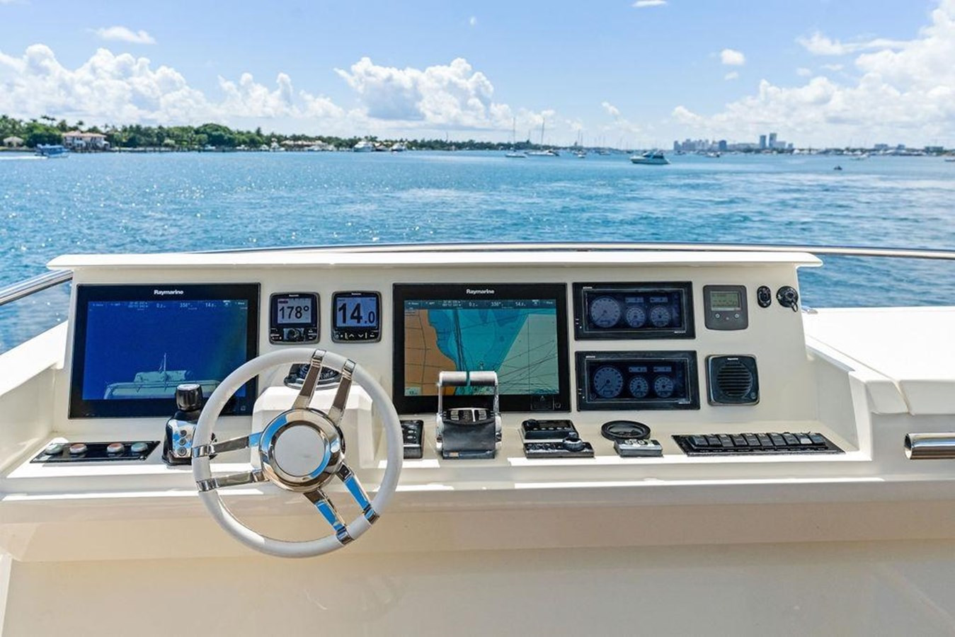 https://arconyachts.ams3.digitaloceanspaces.com/94811/conversions/large_4818513-optimize.jpg
