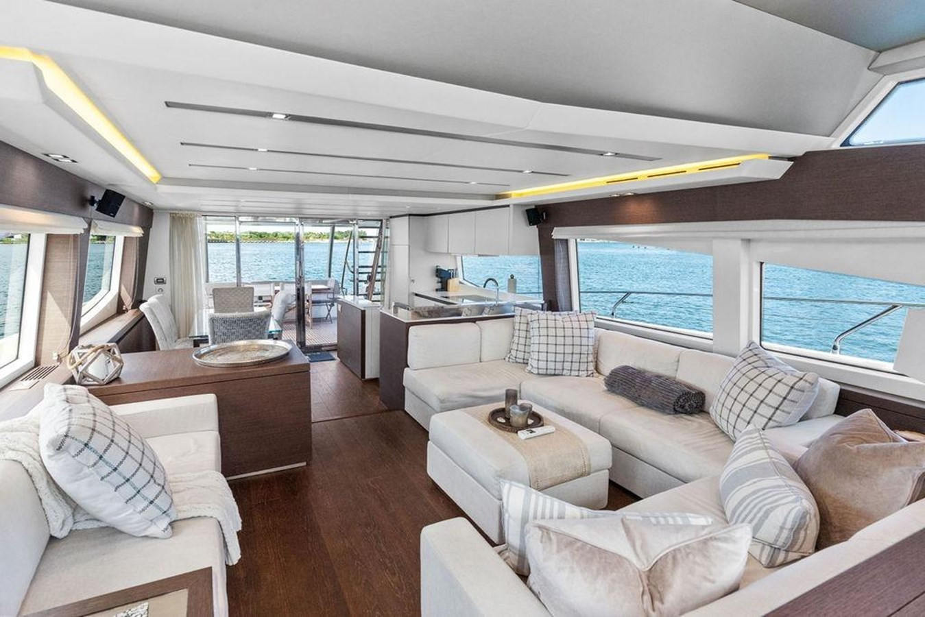 https://arconyachts.ams3.digitaloceanspaces.com/94845/conversions/large_4818524-optimize.jpg