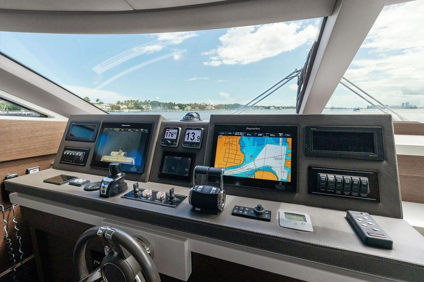 https://arconyachts.ams3.digitaloceanspaces.com/94851/conversions/large_4818526-optimize.jpg