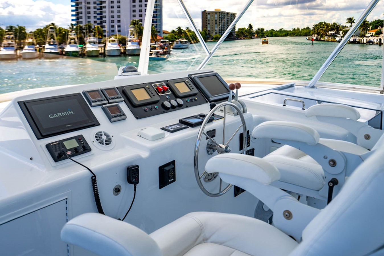 https://arconyachts.ams3.digitaloceanspaces.com/94871/conversions/large_4843397-optimize.jpg