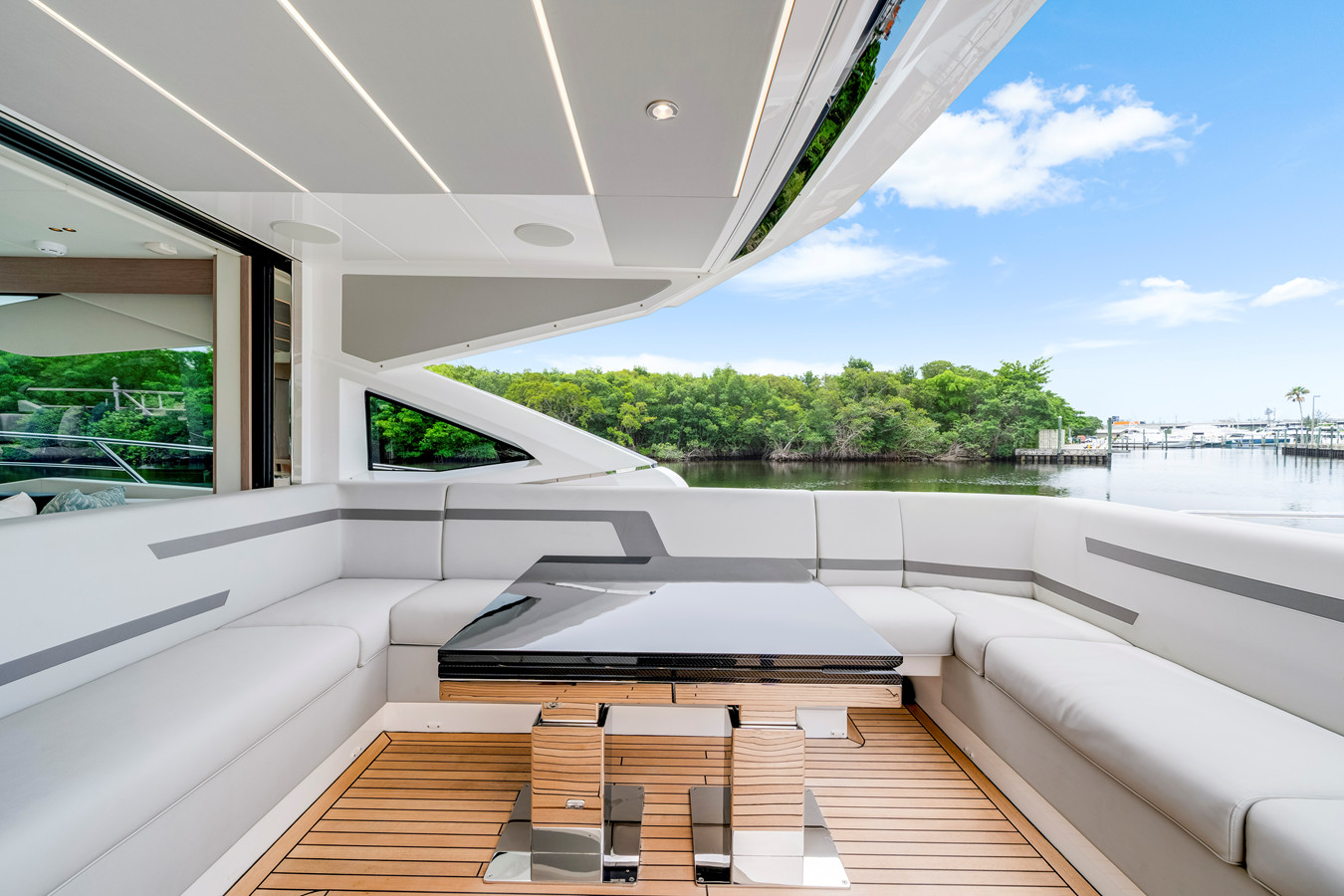 https://arconyachts.ams3.digitaloceanspaces.com/94942/conversions/large_4855907-optimize.jpg