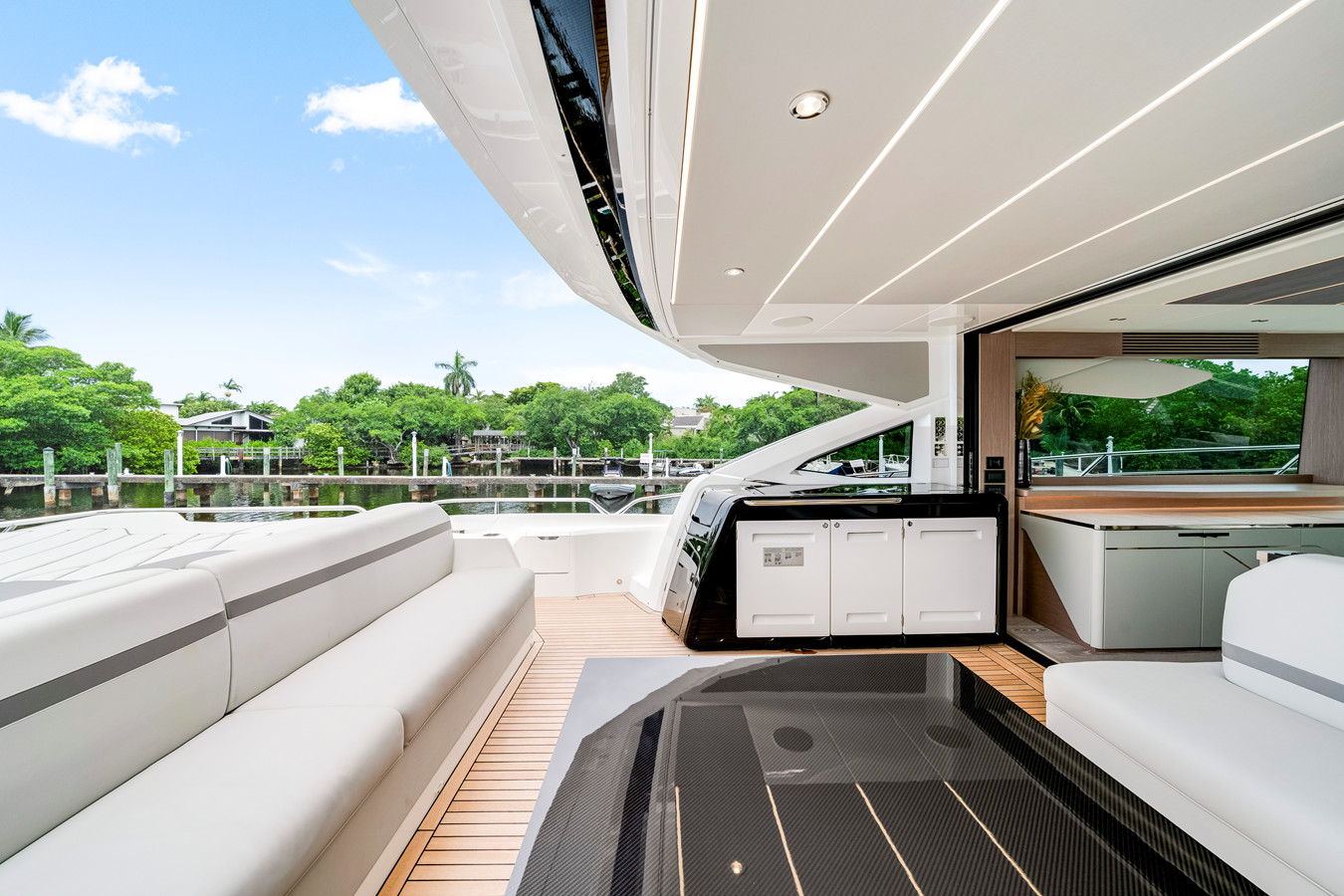 https://arconyachts.ams3.digitaloceanspaces.com/94955/conversions/large_4855911-optimize.jpg