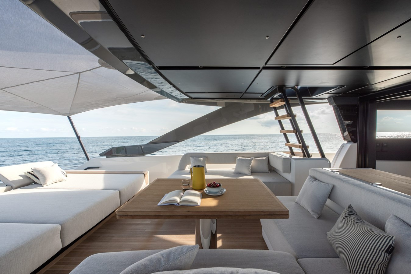 https://arconyachts.ams3.digitaloceanspaces.com/94966/conversions/large_4550282-optimize.jpg